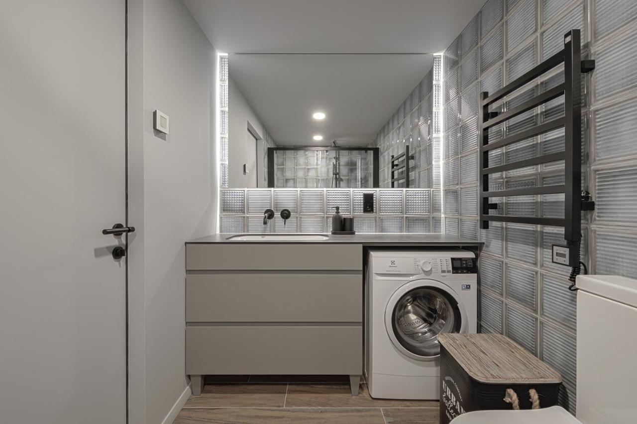 Ivis House Modern Apartment In Vilnius Old Town With Balcony Exterior photo