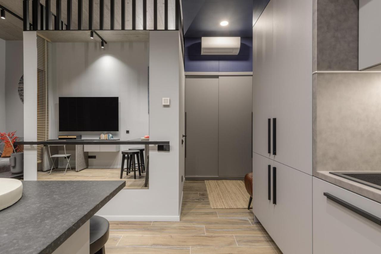 Ivis House Modern Apartment In Vilnius Old Town With Balcony Exterior photo