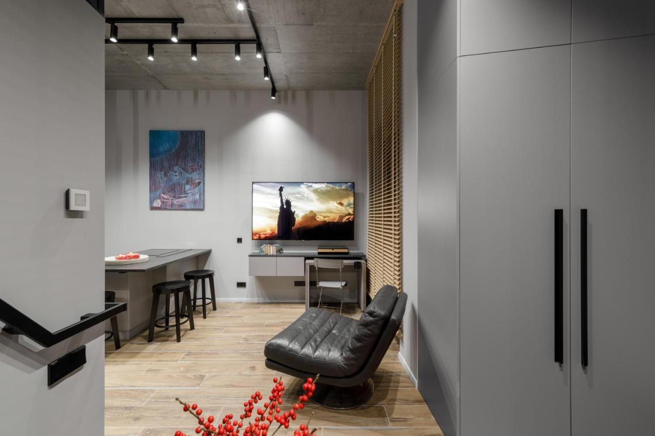 Ivis House Modern Apartment In Vilnius Old Town With Balcony Exterior photo